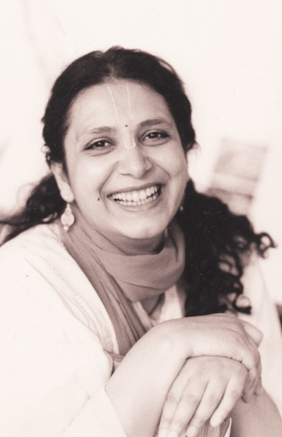 Renata Sarasvati Diem leading a mantra and sound healing session
